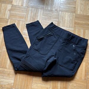 Duluth Trading Co Black legging-type Pants with Zipper Pockets, sz 10